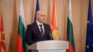 Премиерът на Република Северна Македония Димитър Ковачевски е прекарал нощта