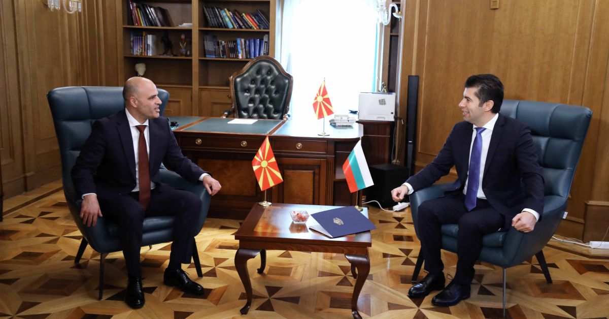 Съвместно заседание на българското и македонското правителствоПървата такава среща бе