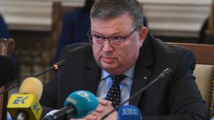 Сотир Цацаров на изслушване в парламентарната комисия по корупцияПраща на