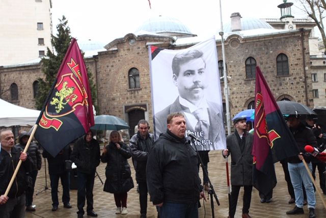 ВМРО проведе мирно събиране пред президентството, за да покаже, че