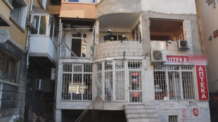 Жена пострада при взрив на газ в жилищен блок в