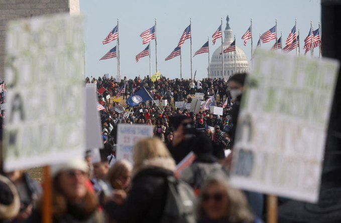 Няколко хиляди души излязоха по улиците на Вашингтон, за да