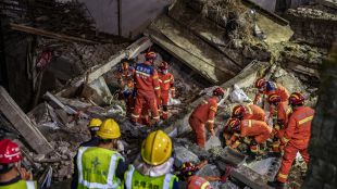 16 души загинаха при срутване на общинска столова в китайския