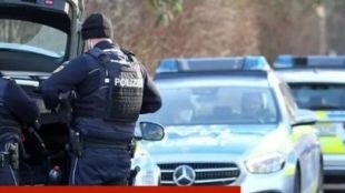 Двама германски полицаи са били застреляни при рутинна пътна проверка