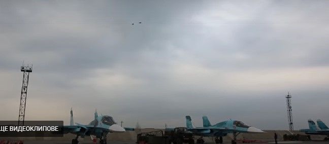 Свръхзвуковият изтребител-бомбардировач Су-34 на руските въздушно-космически сили е аномалия сред