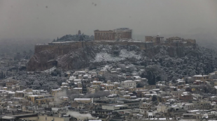 Снежната буря "Елпида" парализира Гърция