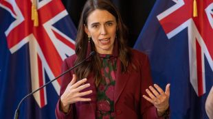 Премиерът на Нова Зеландия Джасинда Ардърн обяви че подава оставка