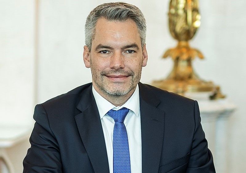 Австрийският канцлер Карл Нехамер е заразен с коронавирус, се казва