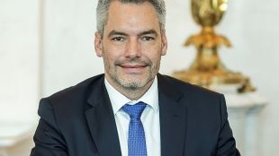 Австрийският канцлер Карл Нехамер обяви днес че ще се срещне