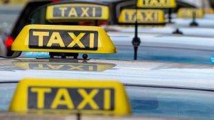 Служители на МВР проведоха акция срещу нерегламентирания таксиметров превоз на