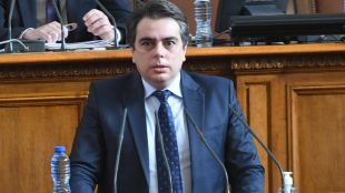 Асен Василев внася до седмици проекта в парламентаЮристи пред Труд