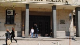 Пловдивският районен съд призна иск срещу общинатаВместо капак имало стиропорБедрото