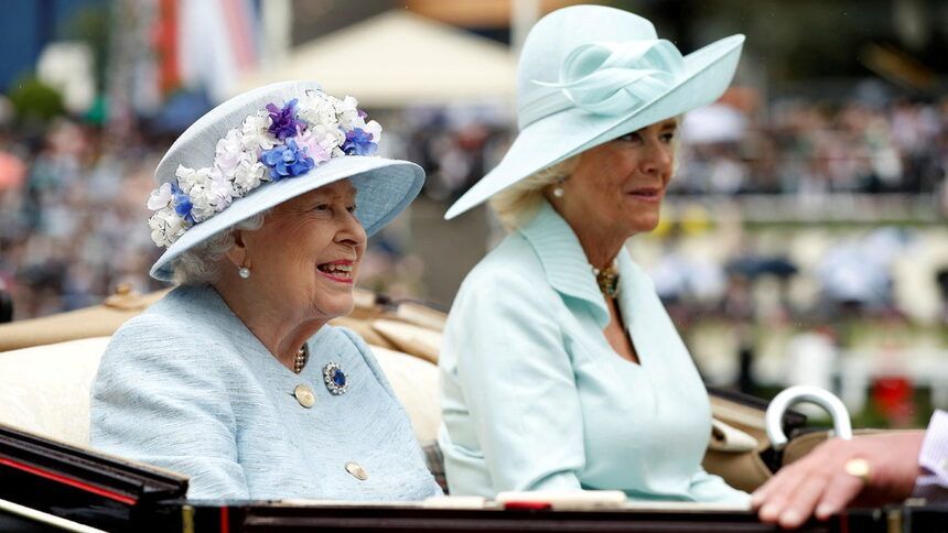 Кралица Елизабет II иска когато синът ѝ - престолонаследникът принц