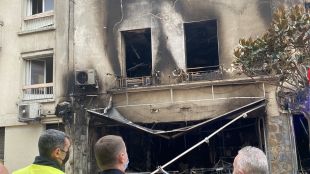Най малко седем души загинаха при експлозия и пожар в