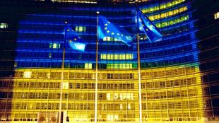 Сградата на Европейската комисия в Брюксел бе осветена тази вечер