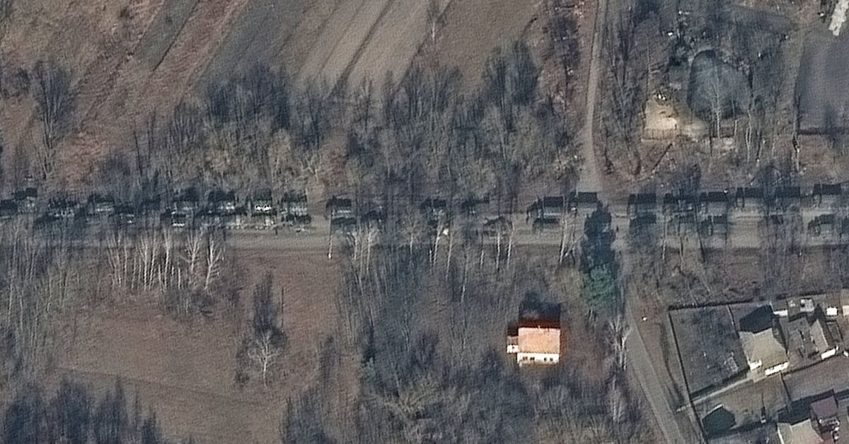 Нови сателитни снимки показват, че огромен конвой на руските сухопътни
