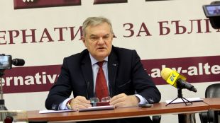 Няколкото последователни изявления за Белене на премиера Кирил Петков говорят