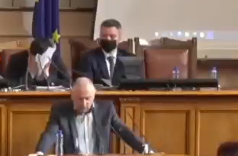 Председателят на Народното събрание Никола Минчев започна да се смее