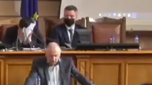 Председателят на Народното събрание Никола Минчев започна да се смее