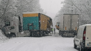 Катастрофа между два камиона затвори пътя София Варна съобщи
