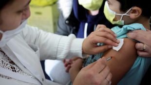Здравното министерство стартира кампания в която напомня че ваксините от