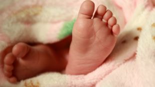 Медици изродиха бебе в необичайни условия на сливенската многопрофилна болница