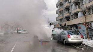 Кола пламна на оживена улица в Благоевград За щастие в превозното
