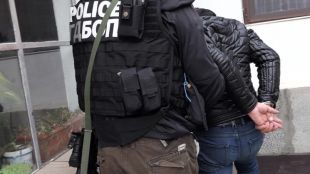 Полицията в Пловдив задържа двама души за заливането с киселина