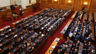 Народното събрание ще обсъди днес на извънредно заседание поискания от