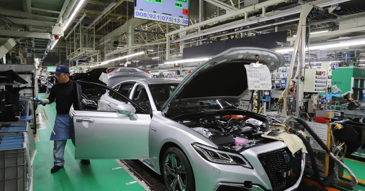 Най-големият световен автомобилостроител, японската корпорация Тойота (Toyota Motor), спря производството