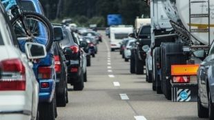 Предлагат промени в Закона за пътищатаПоправки само един пътПозволяват коригиране