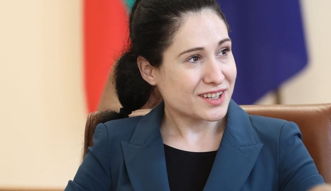 Зам.-министърът на отбраната Ралица Симеонова е подала оставка. За това