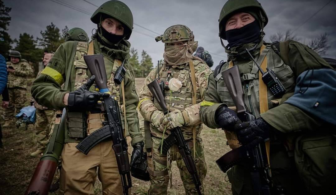 Доставените в Украйна оръжия вече се продават на черния пазар