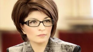 Десислава Атанасова заяви пред БНТ управлението на страната през последните
