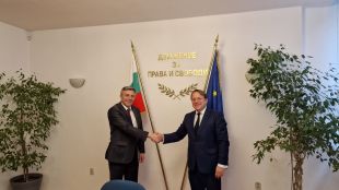 Европейският комисар по съседство и разширяване Оливер Вархеи благодари на