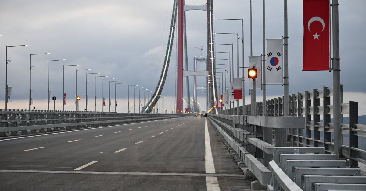 Турският президент Реджеп Тайип Ердоган откри днес голям висящ мост