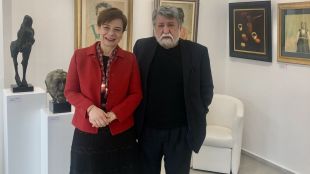 Скулпторът и бивш министър на културата Вежди Рашидов разговаря с