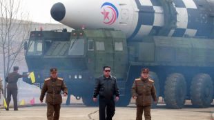 Севернокорейският лидер Ким Чен ун лично е разпоредил и наблюдавал изстрелването