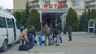Два автобуса с бежанци от Украйна пристигнаха в събота във