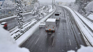 Снежната буря Филипос която удари страната предизвика хаос в транспорта