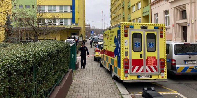 Ученик уби учител с мачете в средно училище в Прага.Ученикът