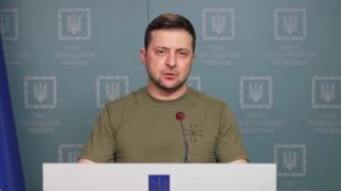Президентът на Украйна Володимир Зеленски съобщи че е освободил командира