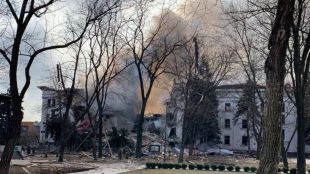 Властите на украинския град Мариупол казаха че 300 души са
