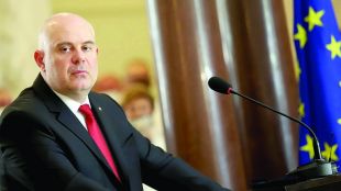 Главният прокурор Иван Гешев ще сезира Конституционния съд заради приетите