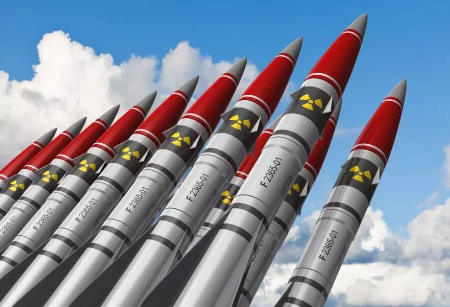 Светът навлиза в нова ера на ядрените рискове, в която
