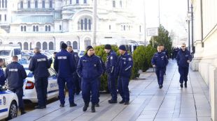 Засилено полицейско присъствие се наблюдава пред сградата на Народното събрание