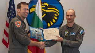 Първият български пилот преминал първоначалния курс на обучение за управление