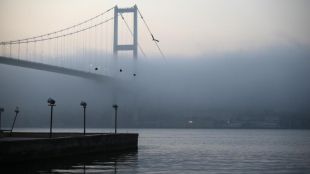 Турция затвори Истанбулския пролив Босфора за кораби днес заради гъста