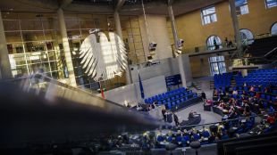 С голямо мнозинство германският парламент гласува за доставка на тежки
