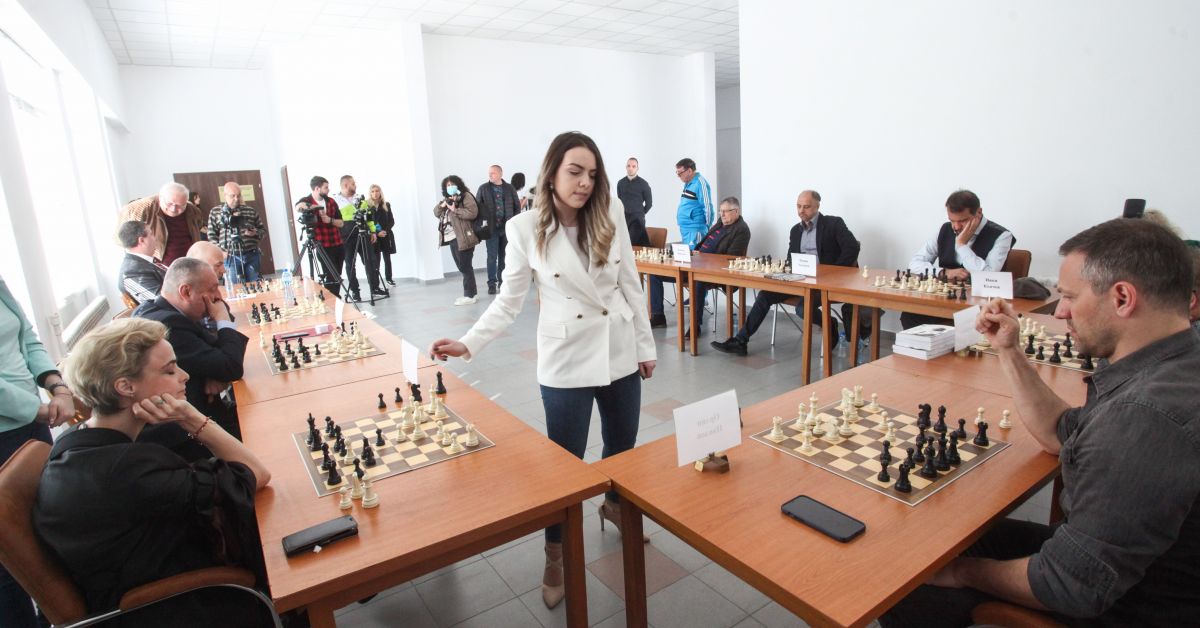 В НслС се проведе сеанс на едновременна игра по шахФондация